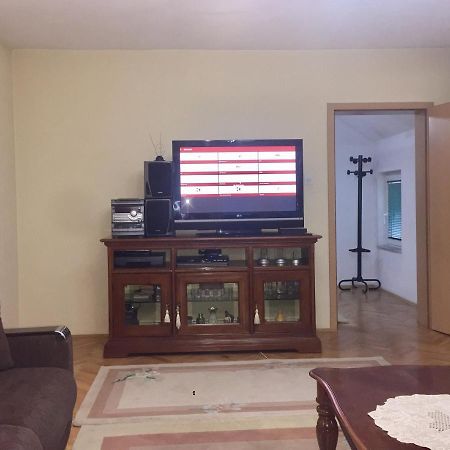 Jani Apartment Prishtine Bagian luar foto