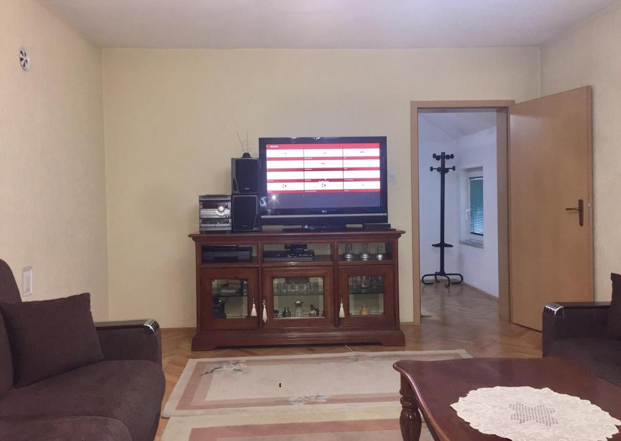 Jani Apartment Prishtine Bagian luar foto